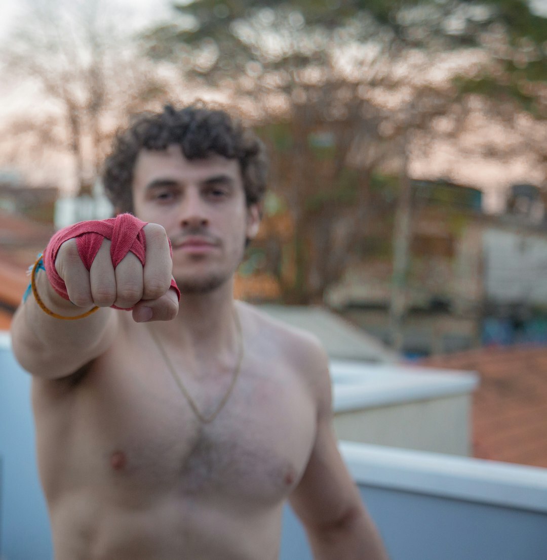 Professional photo of a Brazilian man sound engineering instructor